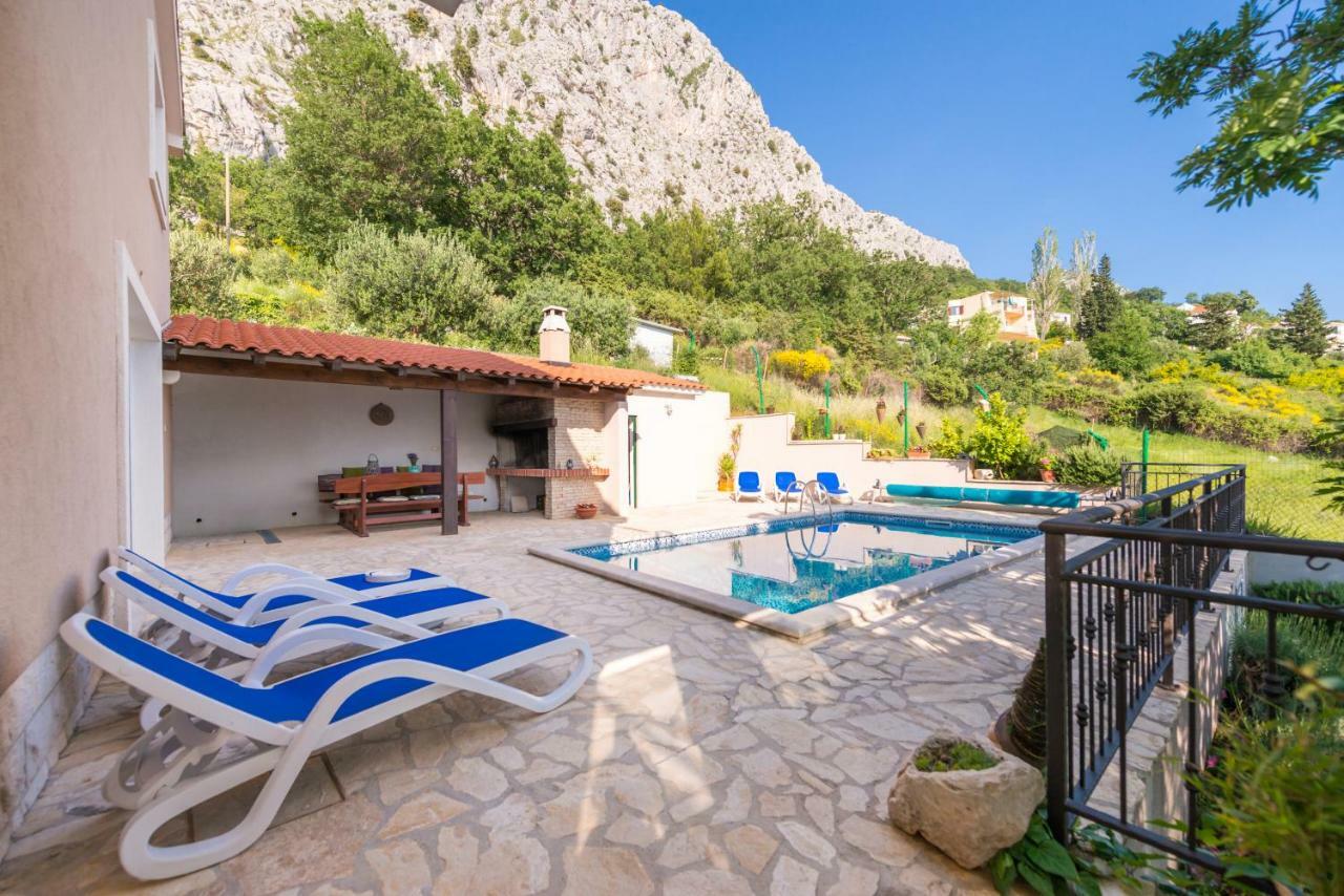 Holiday Home Figa Omis Exterior photo