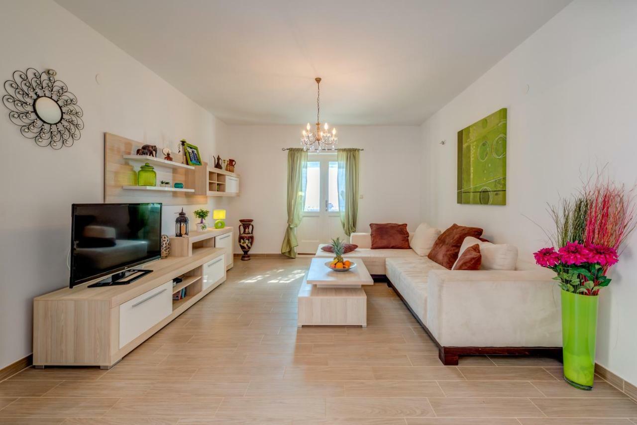 Holiday Home Figa Omis Exterior photo