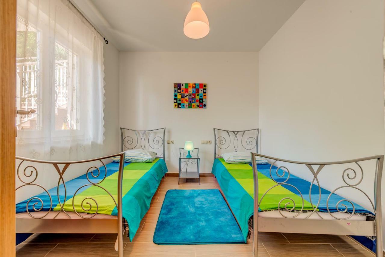 Holiday Home Figa Omis Exterior photo