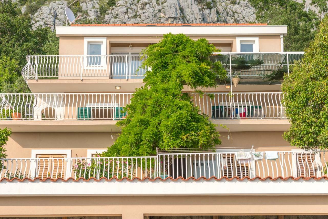 Holiday Home Figa Omis Exterior photo